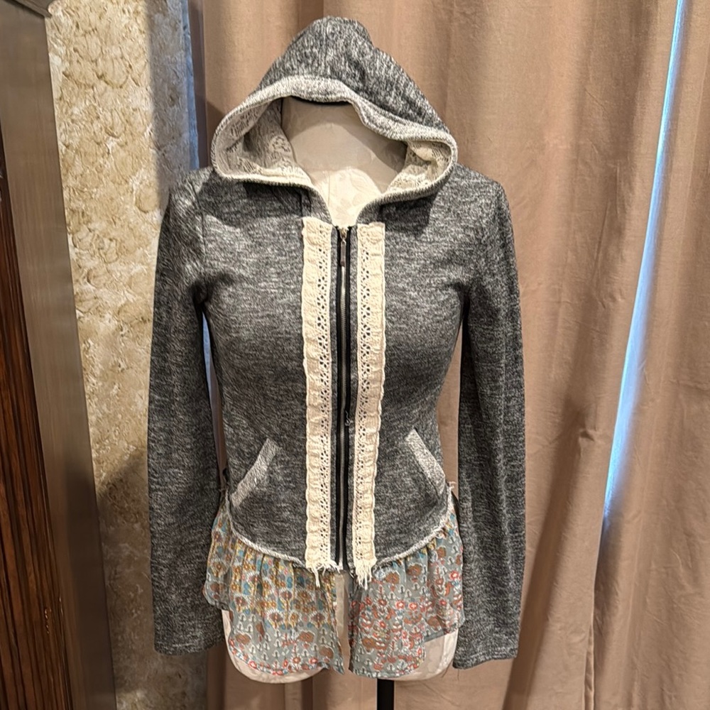 Chic Gray Hoodie with Lace Trim